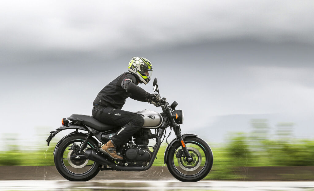 Why the Royal Enfield Hunter 350 Is the Best Bike for Urban Riders